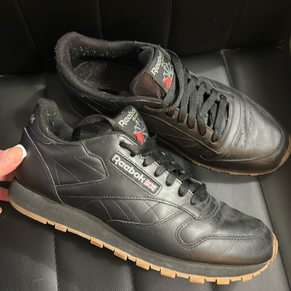 Men’s black Reebok shoe size 9